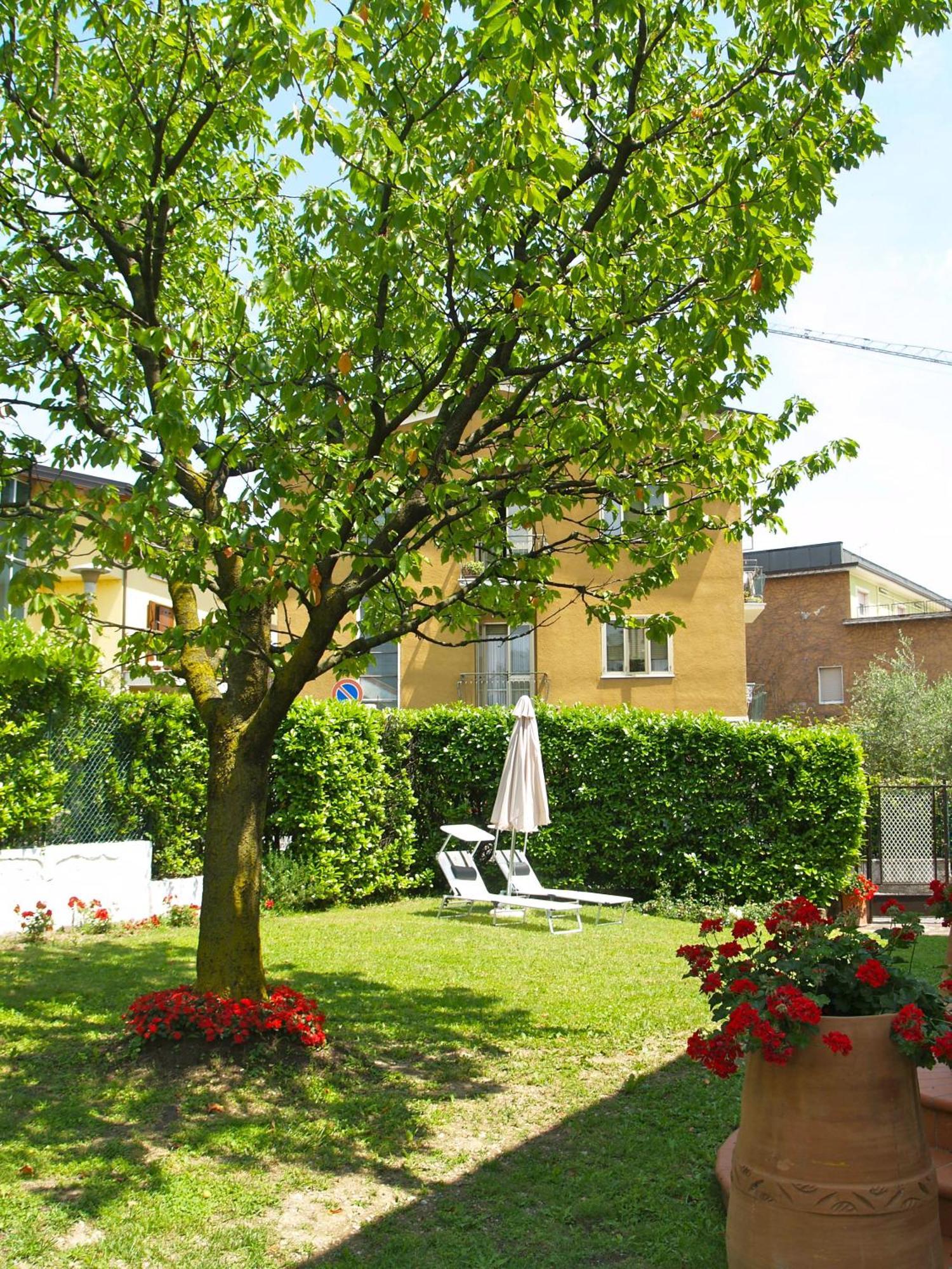 B&B La Maison Degli Angeli Desenzano del Garda Eksteriør billede