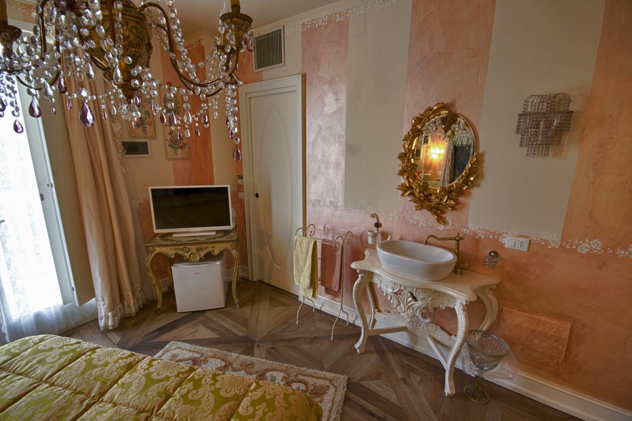 B&B La Maison Degli Angeli Desenzano del Garda Eksteriør billede